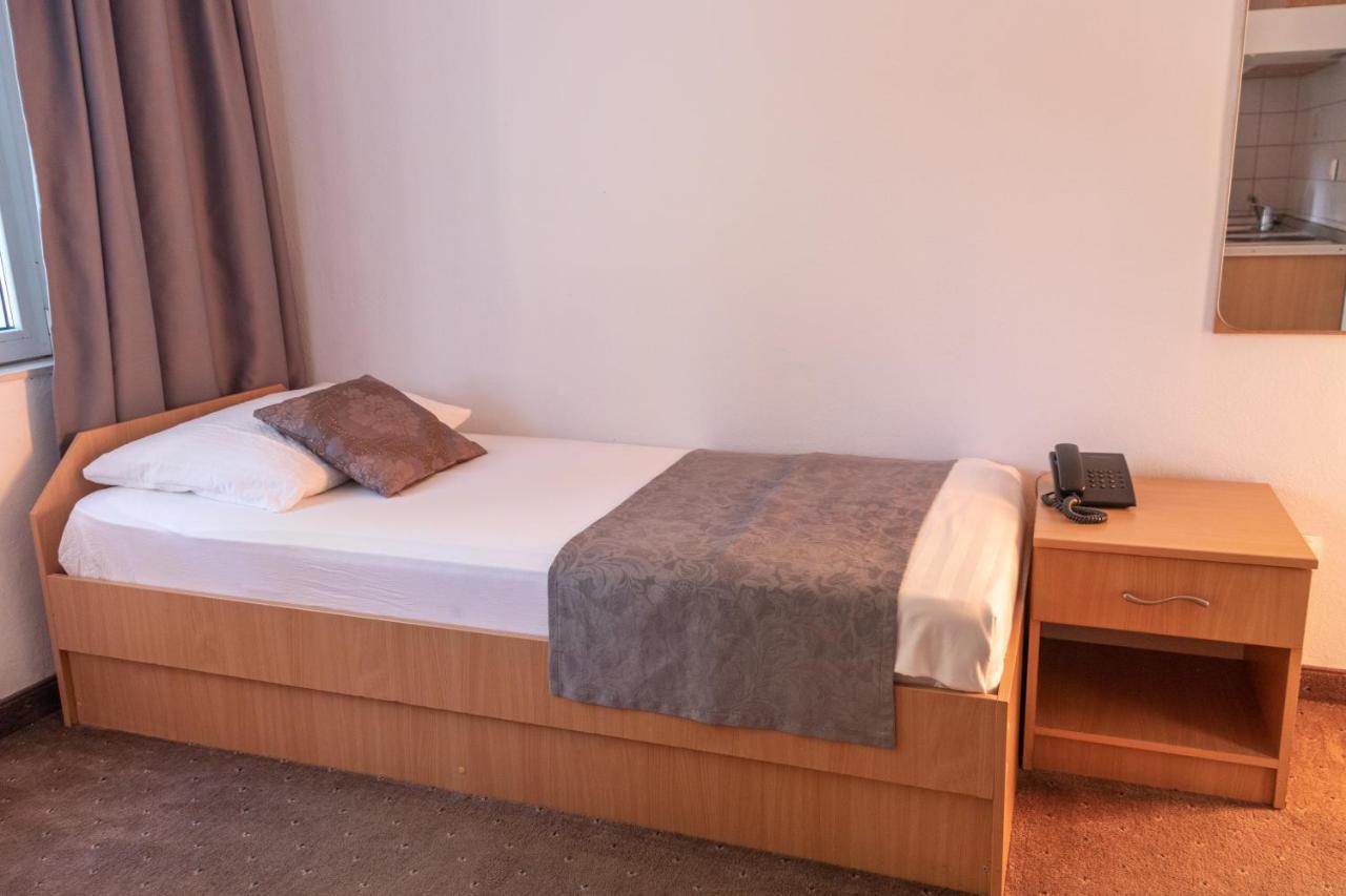 Hotel Amicus Mostar Bagian luar foto