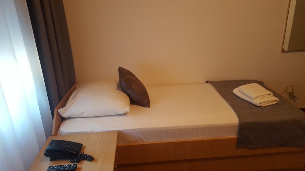 Hotel Amicus Mostar Bagian luar foto
